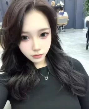 20岁左右，会喷潮的美女，值得一试