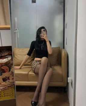 性感妩媚风情撩人辣妹