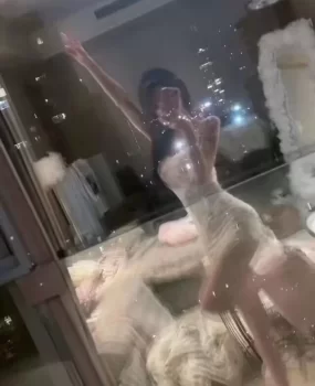 00后私人兼职 制服诱惑 清纯可爱 听话配合 皮肤白嫩【强烈推荐】