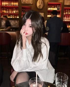 极品气质名媛黑丝姐姐才20出头穿的性感等你来撕