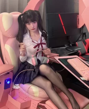 JK超短裙黑丝大胸电竞游戏女孩