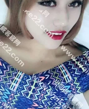 性感高颜值美女很妩媚，天然巨乳我的菜